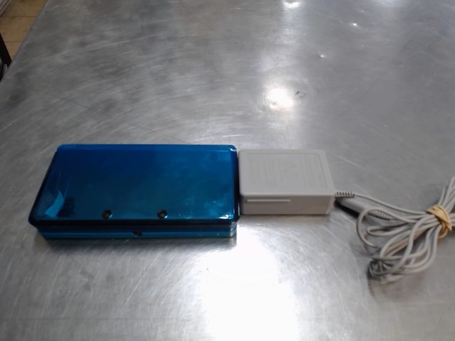 Nintendo 3ds + chargeur bleu