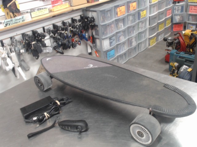 Skateboard electrique+manette+chargeur