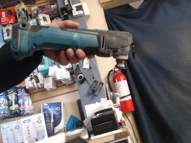 Oscillation tool