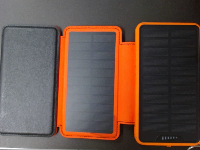 Solar chargeur dans la boite