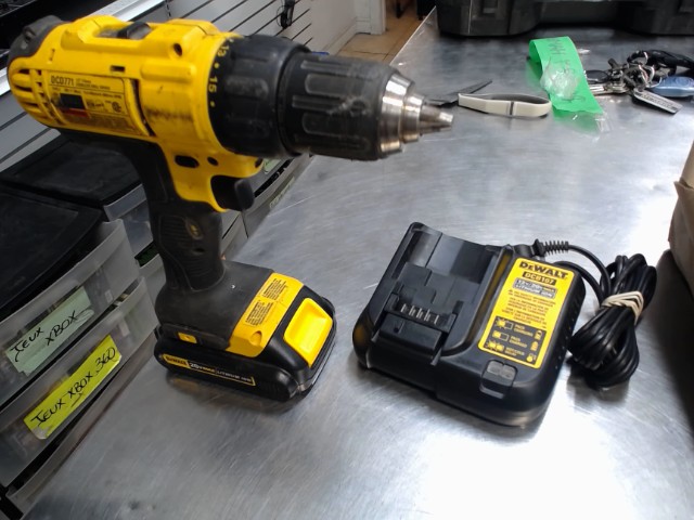 Drill dewalt + batt 1.5ah + charg