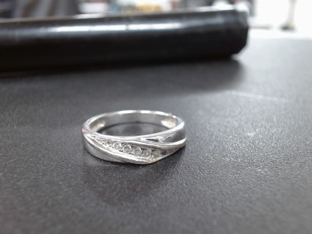 Bague argent diagnnal pierre blanche �