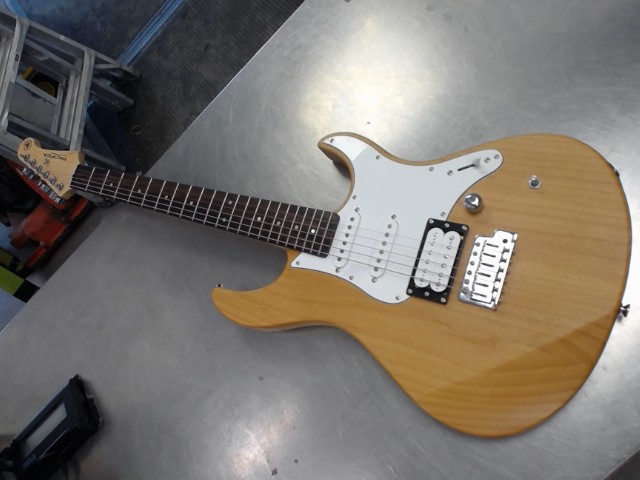 Guitare electrique yamaha pacifica