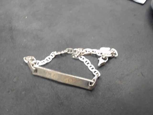 Bracelelet avec grature