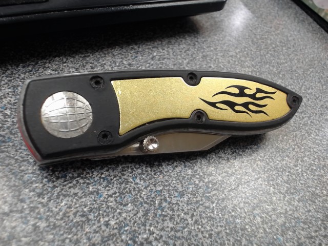 Folding knife avec flame design