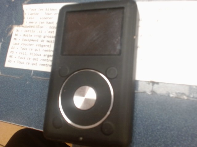 Mp3 gris avec case noire no sd card