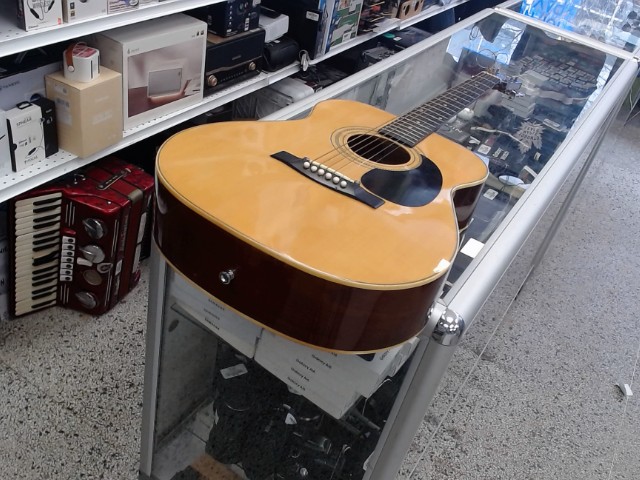 Mad ein korea guitare accoustic in case7