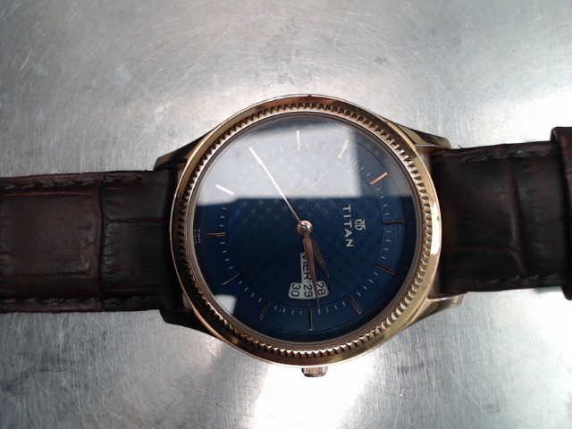 Montre titan fond bleu cuir bbrun
