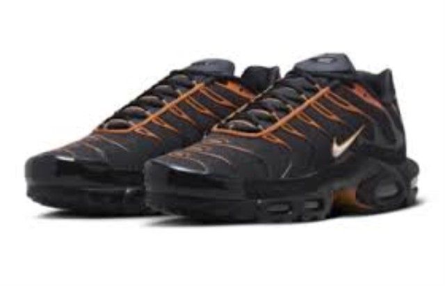 Air max plus black/orane size 11