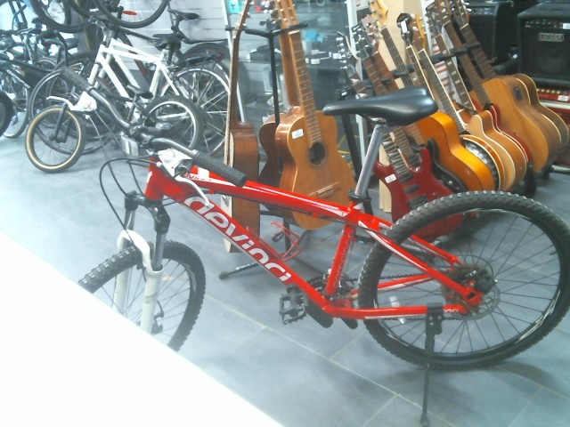 V�lo montagne devinci rouge