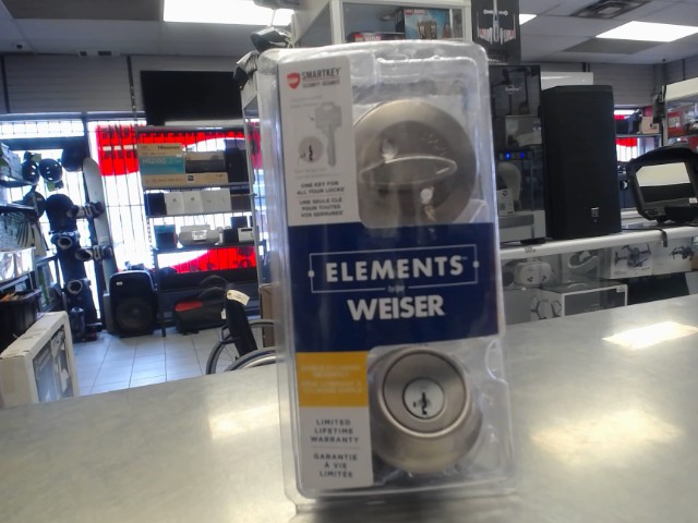 Entry door lock with key