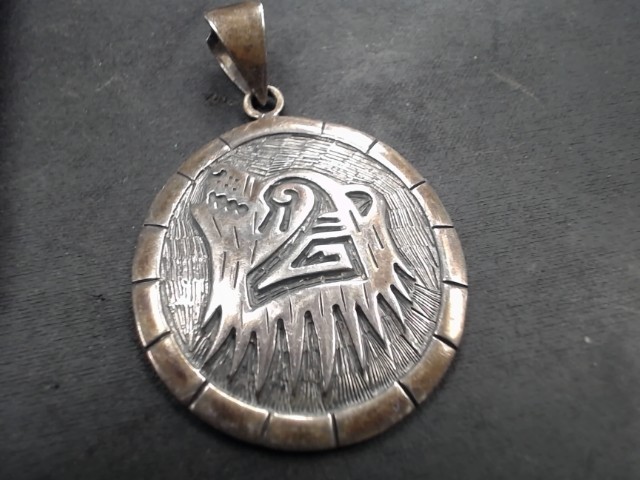 Pendentif en argent ours totem