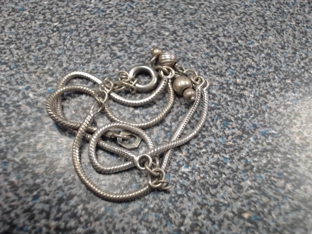 Bracelet en argent avec des boule bleu