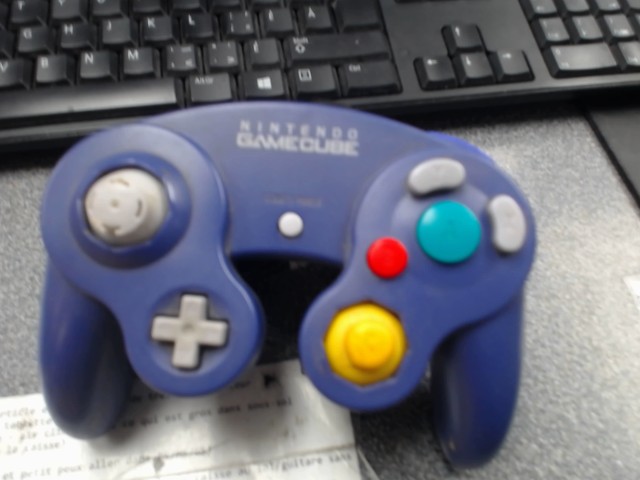 Manette gamecube violet ok condition