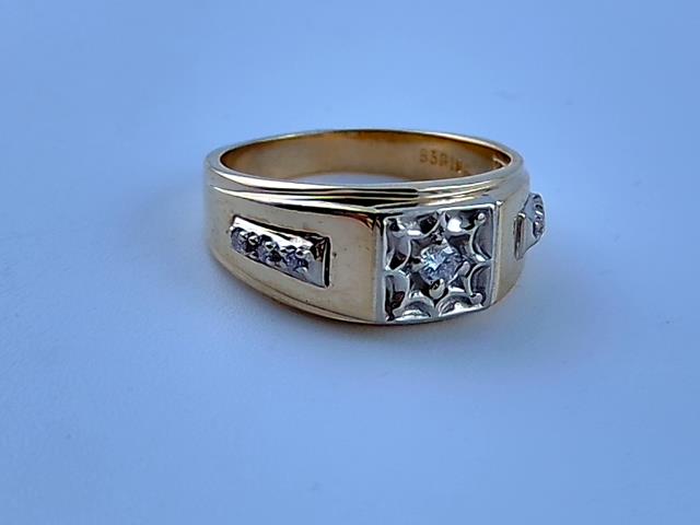BAGUE EN OR 10KT AVEC DIAMANTS