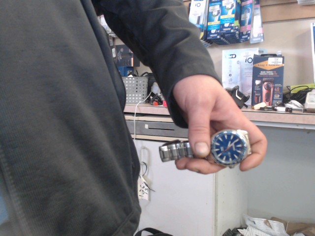 Montre quatrz solar scratched up