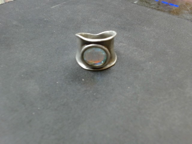 Bague en argent avec pierre transparent