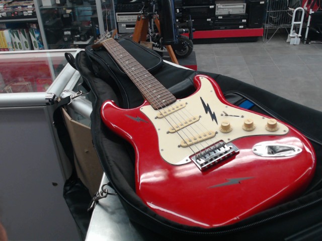 Style strato miss buttons with case