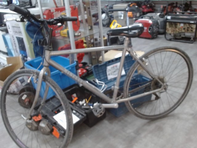 Velo route hybride gris v-brake