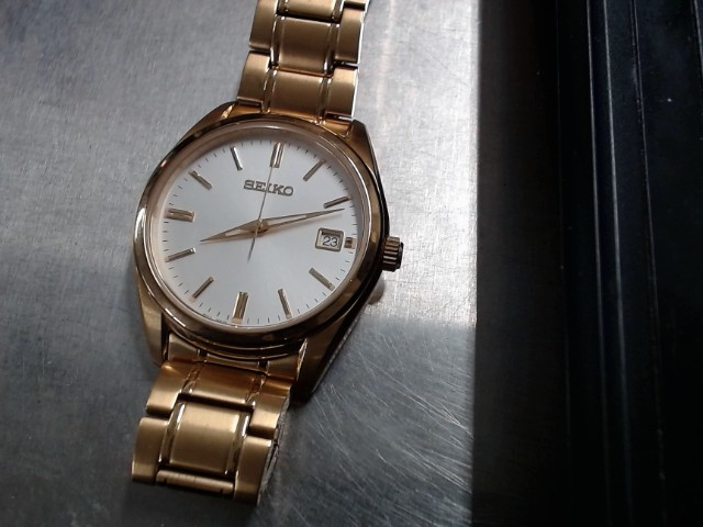 Montre dor�e en quartz