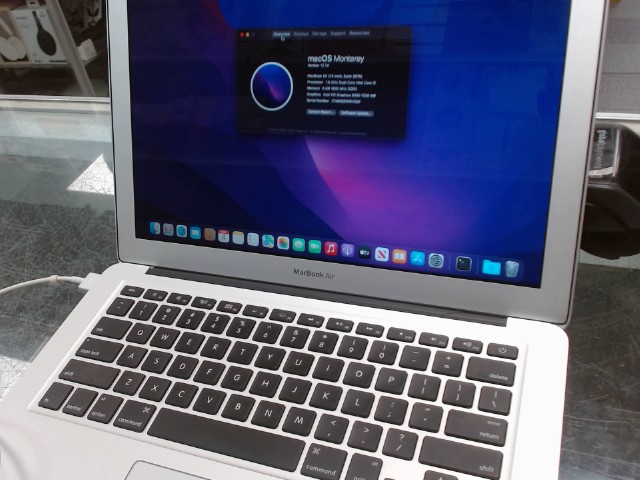 I5/8gb ram/256ssd/13in/2015
