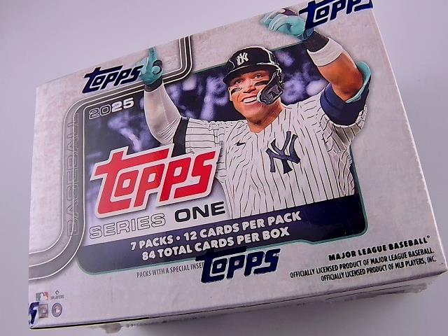 BLASTER BOX TOPPS SERIE ONE 2025