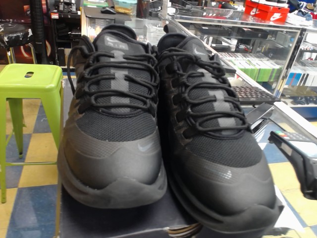 Paire de soulier noire 11 avec boite