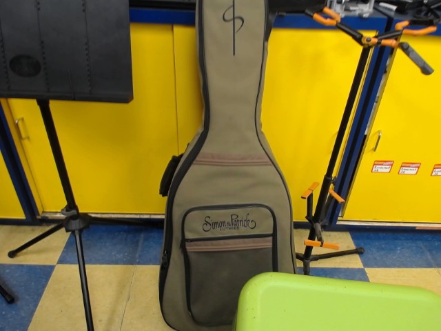 Caisse a guitarte mou beige