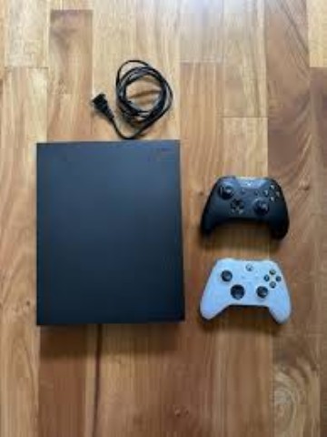 Xbox one x avec 2 manettes