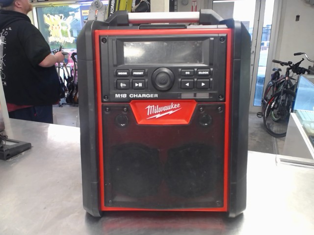 Radio de chantier milwaukee + batt 3ah