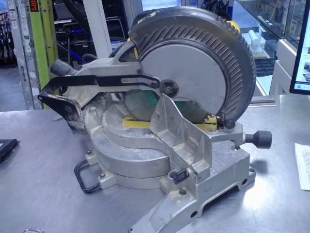 Compound miter saw