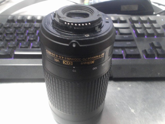 Lens nikon noir