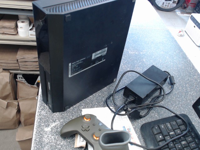 Xbox one fat avec manette et fils