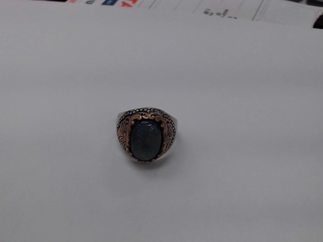 Bague en argent avec pierre grise