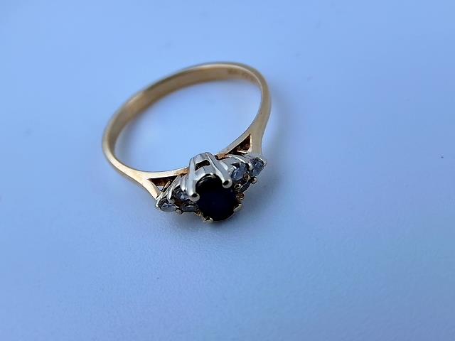 BAGUE EN OR 10KT AVEC DIAMANTS