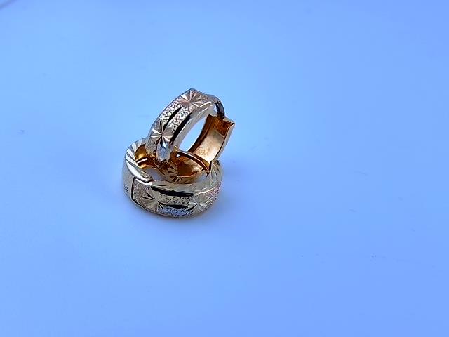 BOUCLES D OREILLES EN OR 10KT