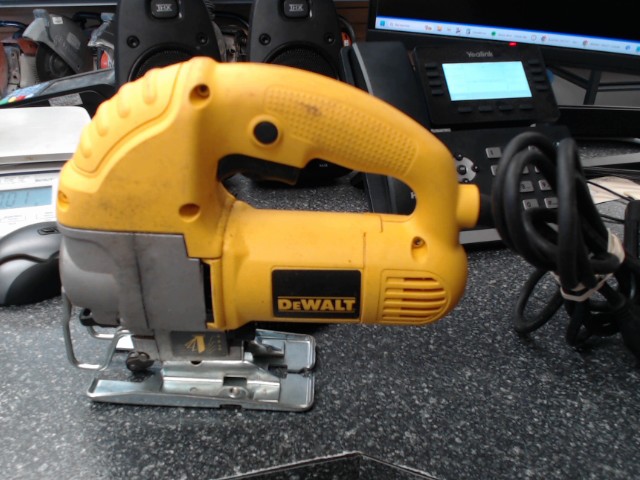Jigsaw dewalt a fil