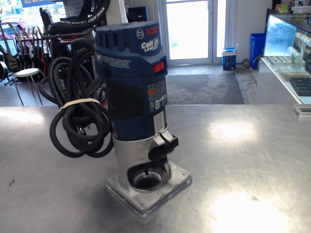 Palm router bosch a fil