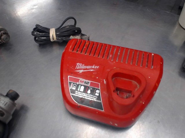 Chargeur milwaukee 12v