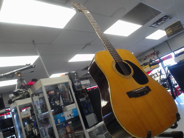 Guitar accoustique suzuki