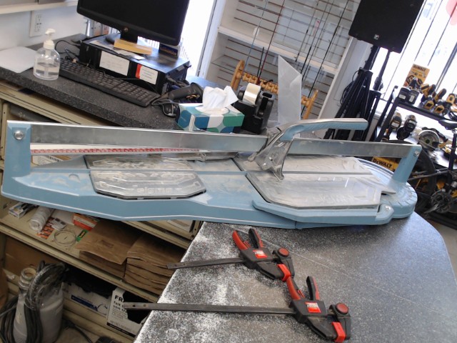Tile cutter
