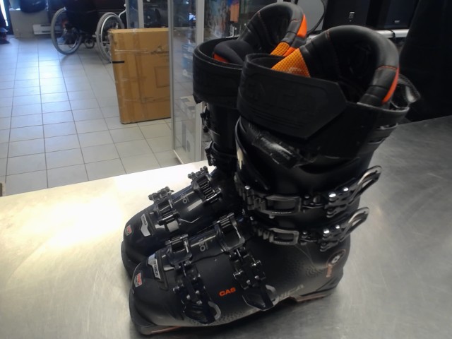 Paire de bottes de ski
