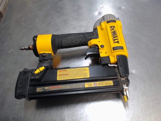 Cloueuse pneumatique dewalt