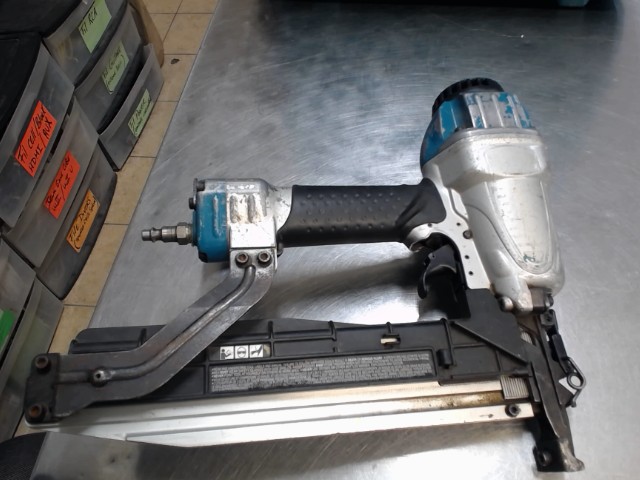 Cloueuse makita pneumatique