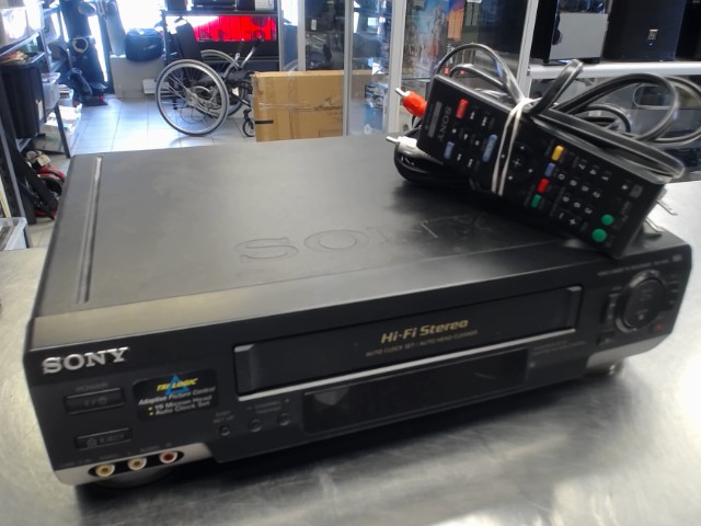 Vhs console + man
