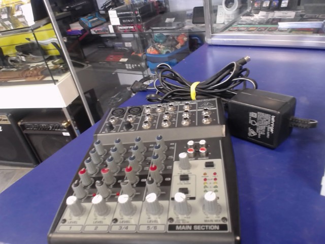Mixeur 8 entr�es 2 bus mixer