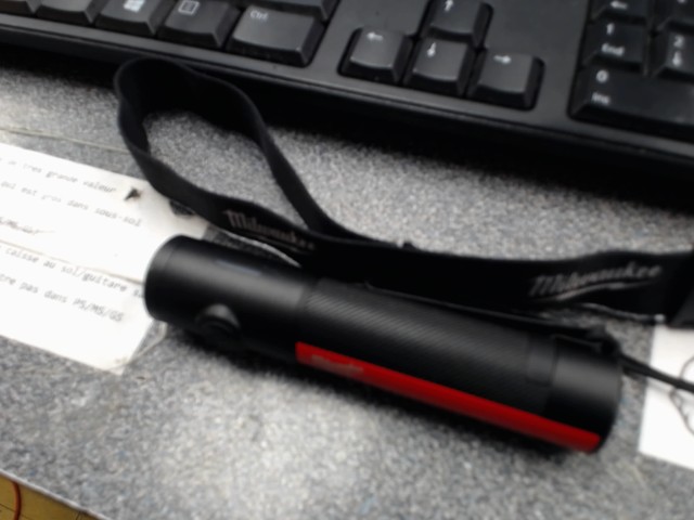 Milwaukee flashflight with magnet