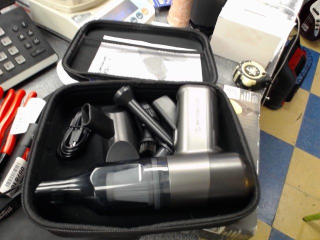Cordless mini vacuum & duster