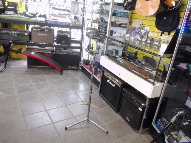 Support a guitar
