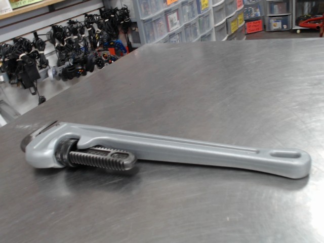 Pipe wrench aluminium 18